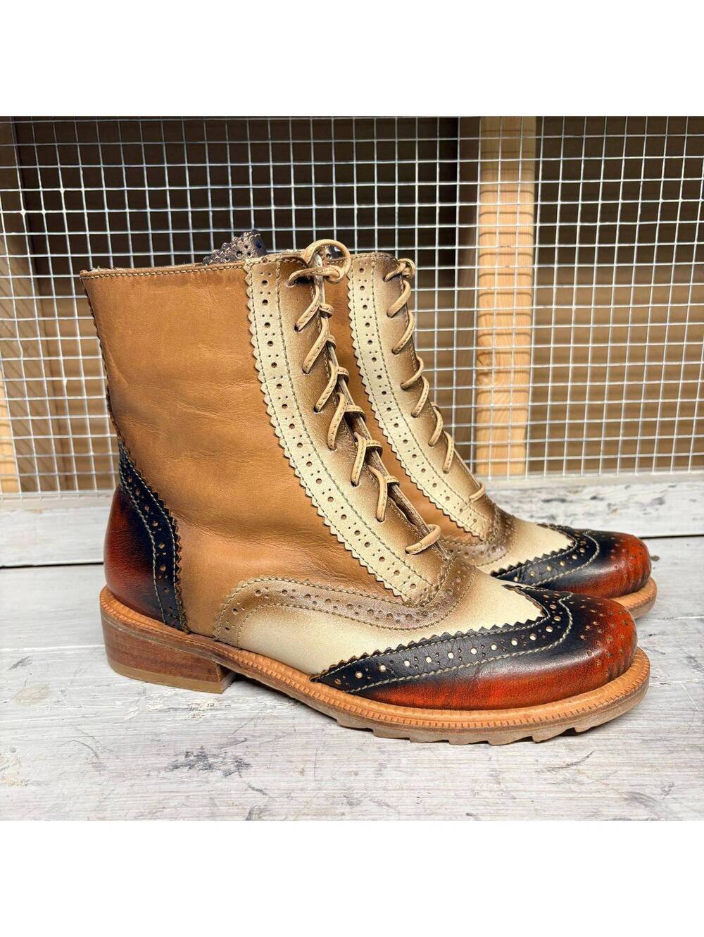 Todo Un Cuento Two-Tone Leather Wingtip Lace-Up Boots Women's Size 37 (US 7)